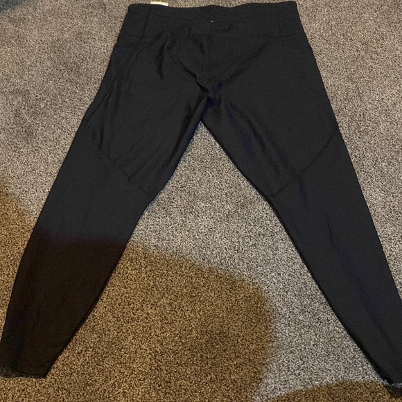 Women’s Old Navy Powersoft Leggings - Picture 4 of 5